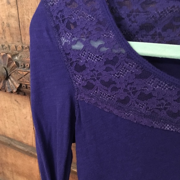 💙Vici Lace Layering Tee🤗 - Picture 2 of 3